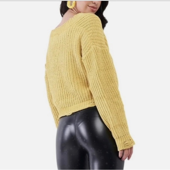 Le Lis Collection yellow distressed oversized cropped sweater. Size small. - Picture 6 of 6